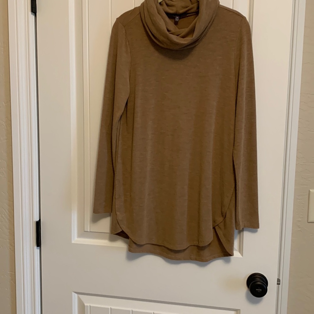 Lisa Rinna sweater